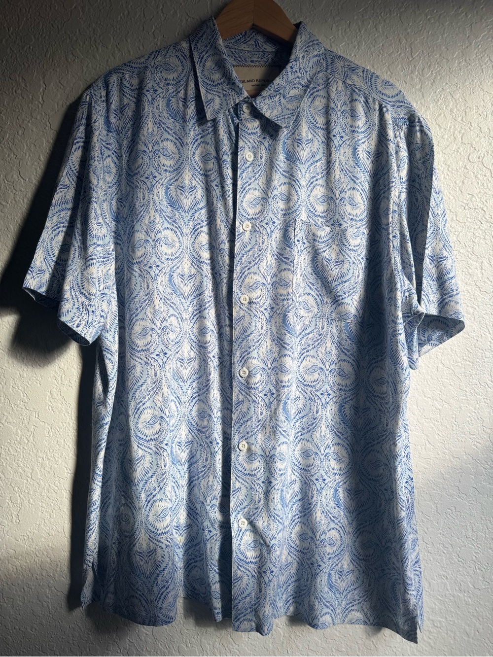 Island Republic Men's XXL Blue White Paisley Silk Rayon Button Down Resort Shirt